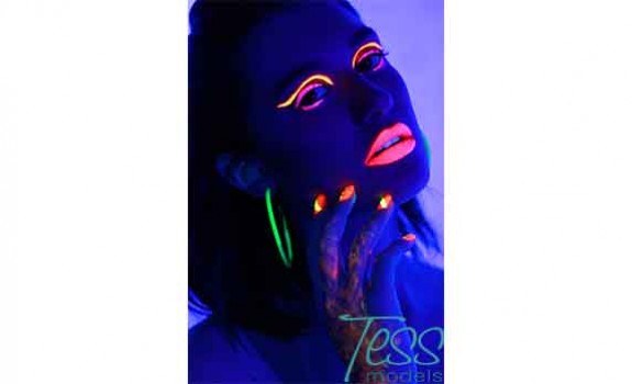 Editorial Neon | TessModels | Modelos para Figuração